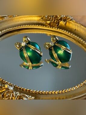 Vintage Green Round Earrings with Gold Bow Accents
